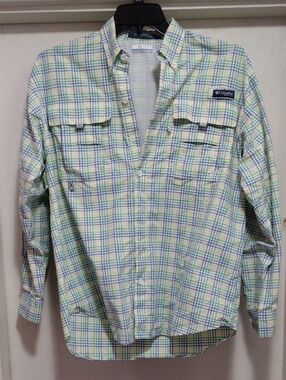 Columbia Men’s Light Green and Blue Plaid Button-Down Vented Fishing Shirt Small